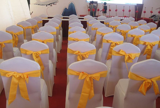 未标题-1_0011_宴会椅加黄色系带.jpg
