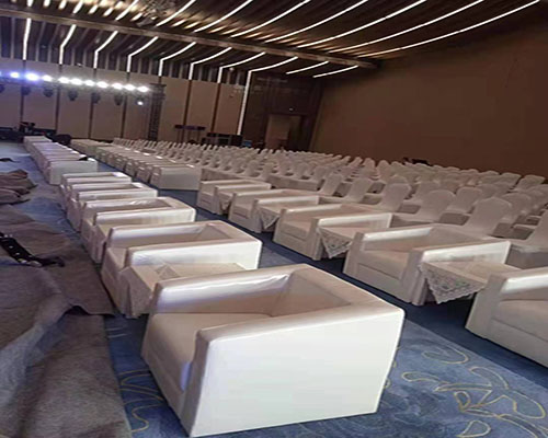 平扶手沙发+茶几活动现场图