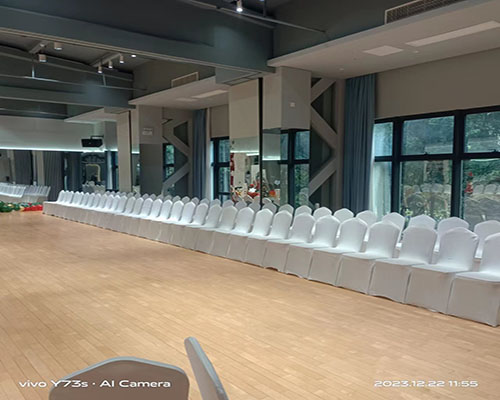 深圳白色宴会椅活动现场案例图